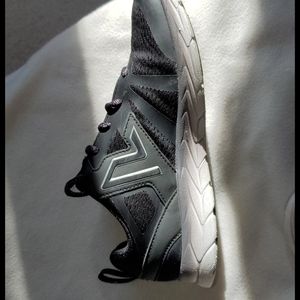 Vionic black sneakers